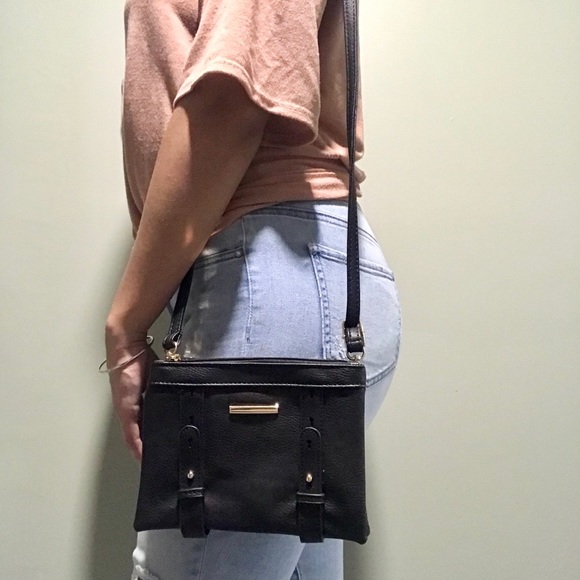 Black Purse - Picture 1 of 12